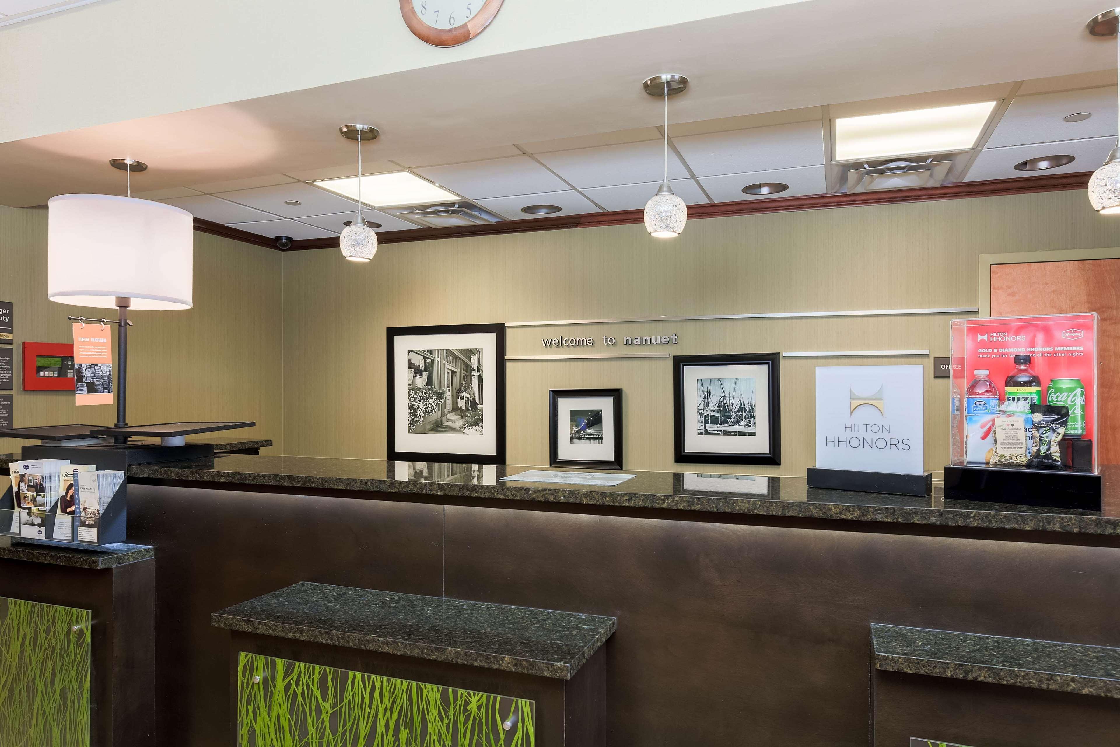 Hampton Inn Nanuet Exterior photo