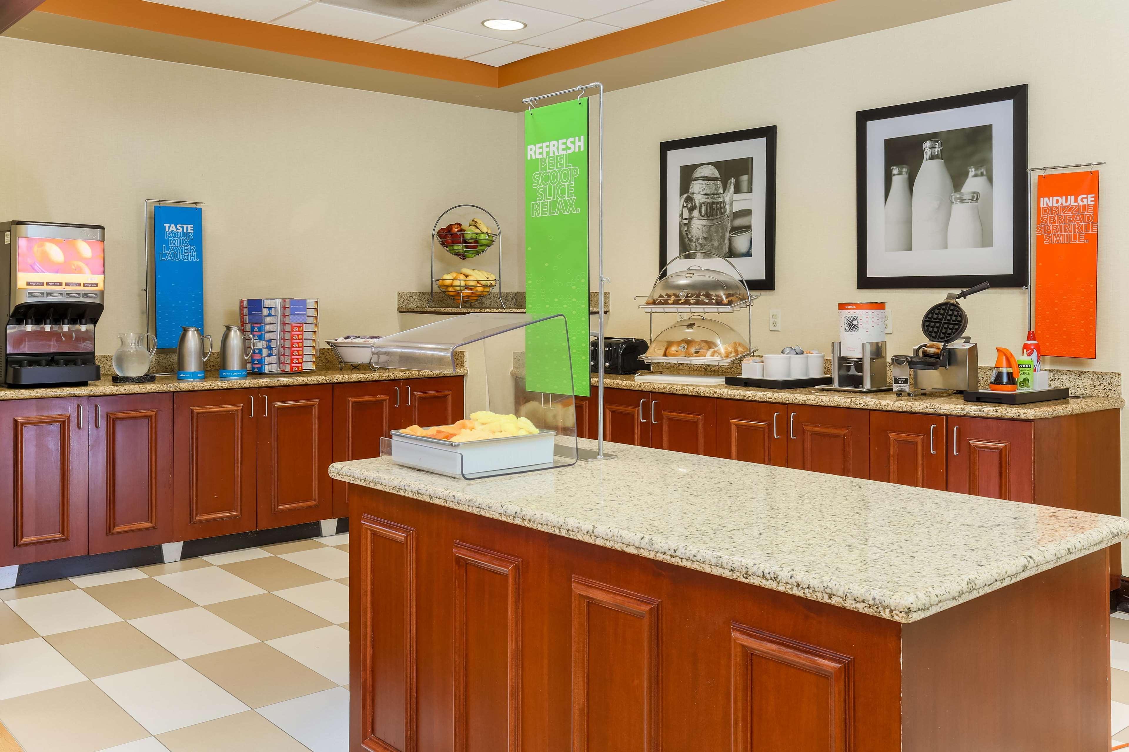 Hampton Inn Nanuet Exterior photo
