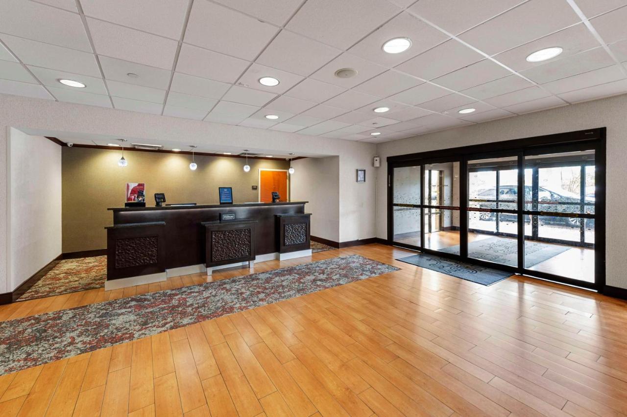 Hampton Inn Nanuet Exterior photo