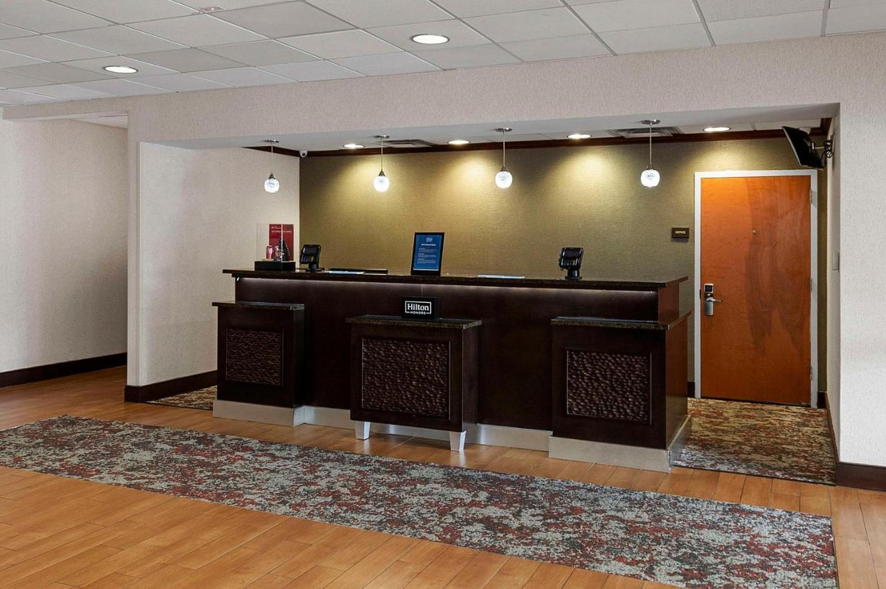 Hampton Inn Nanuet Exterior photo
